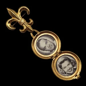 Doris Day Bob Hope Swan Soap Hollywood Lapel Locket Fleur-de-lis Brooch Vtg 40s - Picture 1 of 11