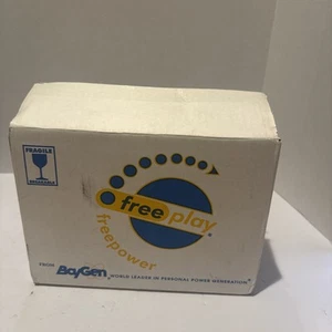 Freeplay Generatore Lanterna Emergenza Energia Manovella Autoalimentato BAYGEN - Foto 1 di 4
