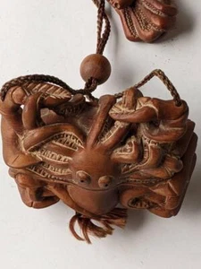 Dije japonés NETSUKE madera hecho a mano cangrejo y pulpo 8,5 x 6,5 x 3,5 cm - Imagen 1 de 10