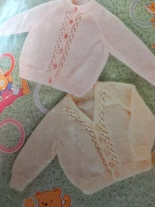Hayfield 2107 Knitting PATTERN used vintage Baby Cardys 18-24in Chest 4ply - Picture 1 of 1