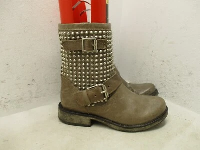 BOTAS/BOTINHAS STEVE MADDEN MONICA CRAVEJADAS DE COURO COM ZÍPER TAUPE TAMANHO 6 M - Imagem 1 de 4