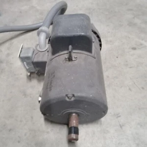 5 HP 3600 rpm reversable TEFC 240volt single phase motor - Picture 1 of 7