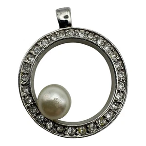 Vintage Silver-Tone Circle Pendant with Faux Pearl & Rhinestones – 1” - Bild 1 von 7