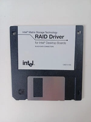 Controlador RAID de almacenamiento en matriz Intel para Desktop Boards Intel negro SATA Foto 1 de 2