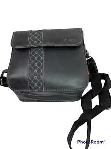 Estuche con correa de muñeca Foray Black Trend Collection para cámara - Imagen 1 de 5