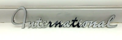 Insignia moldura de moldura de emblema de guardabarros de camión International 1960-1968 Foto 1 de 4