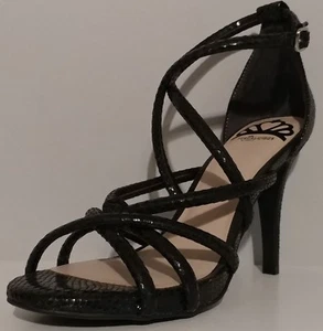 ¡NUEVO! Sandalias negras Fergalicious by Fergie Hanna tacones de 4" talla 7,5M EE. UU. 37,5M EUR - Imagen 1 de 3
