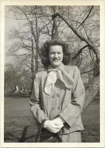FOTOGRAFÍA ENCONTRADA 5x7 b&w MUJER 1940 Envío Gratis RETRATO 17 50 K - Imagen 1 de 1