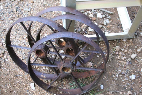 ANTIQUE IRON WHEELS (4) Cover