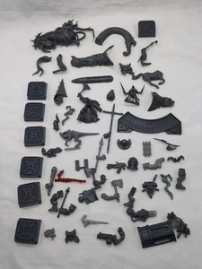 Lote de (50+) brocas y piezas de fantasía de Warhammer 40k - Imagen 1 de 7