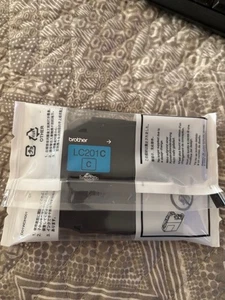 Brother Original LC201C Tintenpatrone Cyan mit Standardkapazität Neu ohne Karton - Bild 1 von 3