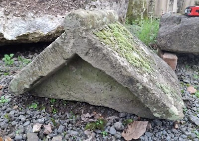 Antique reclaimed decorative roof stone feature building architectural garden - Image 1 of 4