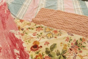lot of 4 red fabric cutoffs/remnants includes highend silk, Thibaut and more - Picture 1 of 8