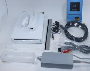 NINTENDO WII CONSOLE HDMI BUNDLE GENUINE CONTROLLERS RVL-001 GAMECUBE COMPATIBLE - Picture 1 of 3