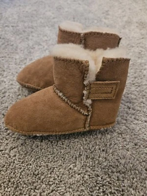 Minnetonka Toddler Pa-Poo-Shu 1472 Sheepskin Booties Golden Brown Shoes Size 6 - Image 1 of 4