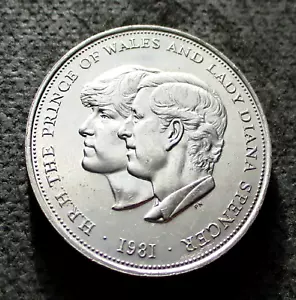 COMMEMORATIVE COIN UNITED KINGDOM 1 CROWN 1981 QUEEN ELIZABETH II ROYAL WEDDING - Picture 1 of 2