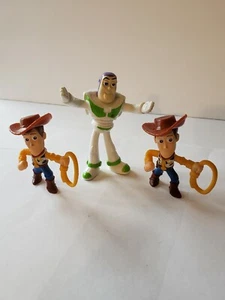 Juego De 3 Figuras Disney Pixar Toy Story 2 Woody con Lazo 3" Buzz 4" Usado - Imagen 1 de 9