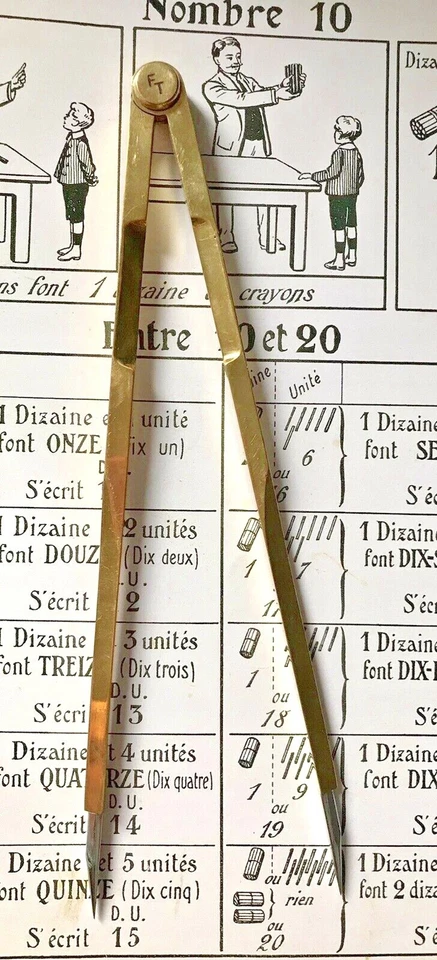 COMPAS À POINTE SÈCHE EN LAITON DORÉ ANCIEN GRAVÉ ‘ F T ‘ - Photo 1/4