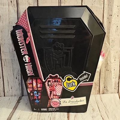Monster High Draculaura Draculocker Casket Coffin Carrying Case With Doll 2013 - Image 1 of 4