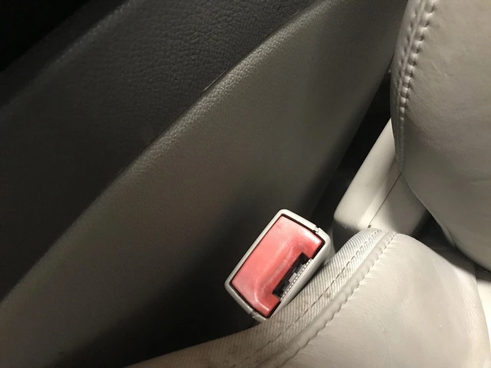 Seat Belt Front Bucket Driver Buckle Fits 10-12 ACADIA 2621753 — 第 1/1 张图片