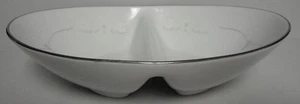 Noritake WHITEBROOK 6441 geteilte ovale Gemüseschüssel - Bild 1 von 3