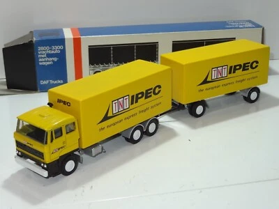 Lion Car 74 / 64 DAF SEMI ARTICULATED TRACTOR UNIT  TNT IPEC (381) - Image 1 of 4