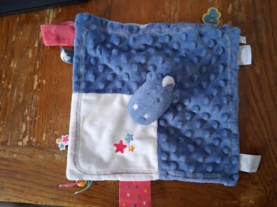 Doudou plat dragon Victor bleu blanc rouge étoiles Noukie's, TBE - Photo 1/2