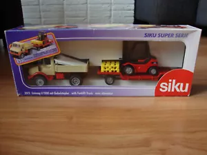 Siku 2522 Mercedes Unimog U1500 + Remolque + Carretilla elevadora + accesorios - Imagen 1 de 7