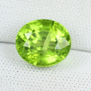 4,27 ct TOP LUCIDO MIGLIOR VERDE PERIDO NATURALE ovale vedi Vdo 3691! - Foto 1 di 2
