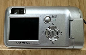 Olympus D-580 Zoom 2000s Y2K fotocamera digitale digitale fotocamera digitale 4,0 MP - NON TESTATA! - Foto 1 di 18
