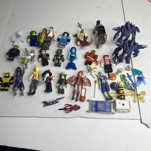 Lotto di 21 action figure Roblox casuali + accessori  - Foto 1 di 9