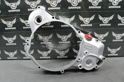 2003 SUZUKI 03-06 RM250 OEM RIGHT SIDE CRANKCASE INNER CLUTCH COVER 11341-37F20 - Image 1 of 4