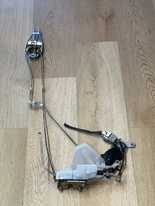 1993-1998 Toyota T100 right passenger door latch w power lock actuator oem - Picture 1 of 3