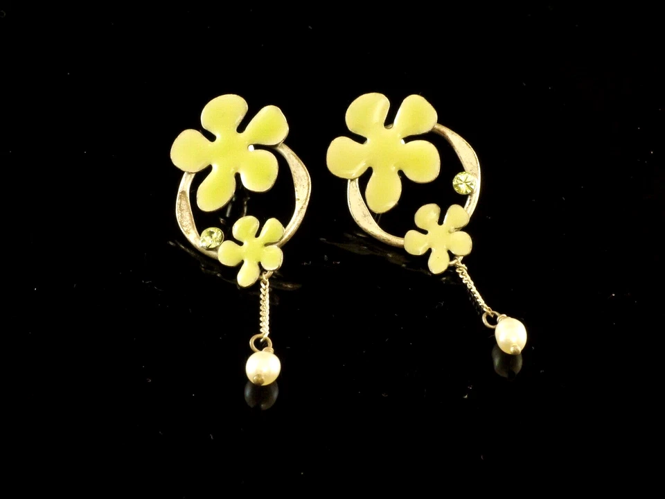 Pilgrim Ohrringe Ohrstecker mit Kettchen und Perlchen und grünen  Zirkonia - Bild 1 von 2