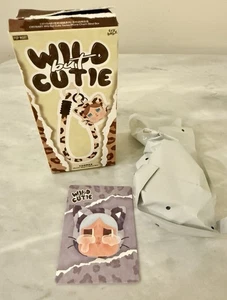 Charm téléphone POP MART CRYBABY série Wild but Cutie * Denim Cutie * - Photo 1 sur 2