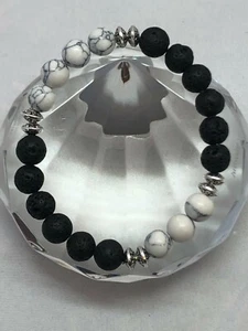 Gr. Armband 7 Chakra Steine schwarz weiß Lava weiß Howlith Handarbeit (111) - Bild 1 von 8