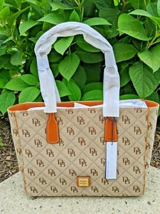 Dooney & Bourke Natural 🤎 Maxi Quilt DB Logo Ashton Tote - Picture 1 of 5