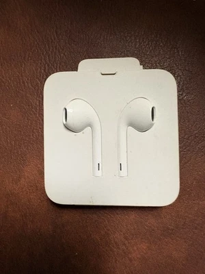 Original APPLE EarPods Lightning Wired Earphones Headphones - new in box - Image 1 of 2