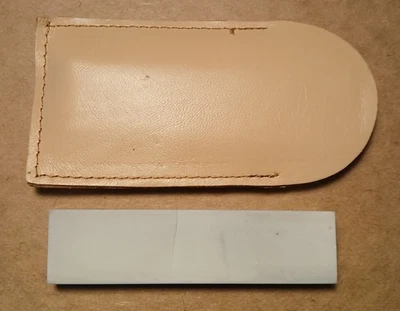 Cuchillo pluma fina Arkansas XX translúcido duro 4"x 1"x 1/2" piedra en bolsa de cuero Foto 1 de 4