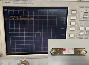 BANDPASSFILTER C.F 6,7 GHz BW 210 MHz LOSS 0,2 db F-14223 - Bild 1 von 5