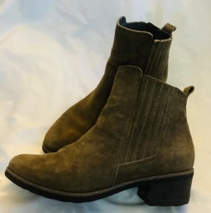REEF Chelsea Suede Ankle Boots Olive Green RF0A362C Water Resist Slip On Sz 7.5 - Picture 1 of 11