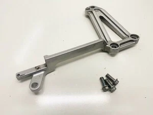 88-07 KAWASAKI NINJA 250R 250 EX250 Soporte de clavija para pie de pasajero izquierdo FABRICANTE DE EQUIPOS ORIGINALES - Imagen 1 de 4