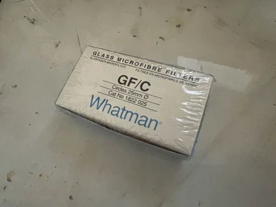 Paquete de 100 filtros de microfibra de vidrio Whatman 1822-025 GF/C 25 mm sellados Foto 1 de 2