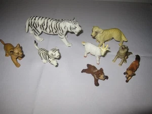 Bully / Bullyland Sammlung 8 Tiere (Tiger, Hund, Löwe, Fuchs, Wolf, Ziege, Bär) - Bild 1 von 5