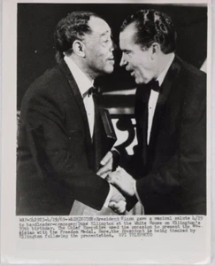 1969 Nixon & Duke Ellington 70 cumpleaños concierto medalla libertad fotografía de prensa - Imagen 1 de 5
