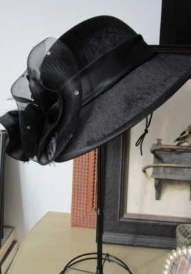 Sombrero August Hat Company para mujer Fine Millinery negro pluma/arco O/S nuevo con etiquetas Foto 1 de 4