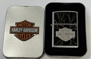 ZIPPO 2006 HARLEY DAVIDSON ALIGERAMIENTO EMBLEMA ENCENDEDOR SELLADO EN CAJA d302 - Imagen 1 de 5