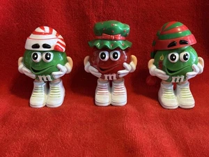 Figuras de ojos grandes rojos y verdes de Navidad de M&M - Imagen 1 de 7