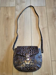 BRAHMIN LIZZIE CROSSBODY SADDLE BAG CHESTNUT GOLD BROWN LEATHER CROC EMBOSSED - Picture 1 of 20