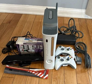 Microsoft Xbox 360 White Console W/ Kinect 120GB Bundle 2 Controllers + 5 Games - Picture 1 of 15